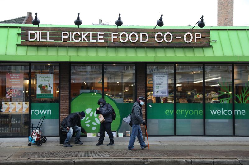 After the success of Chicagobased Dill Pickle Food Coop, residents in the city are looking to