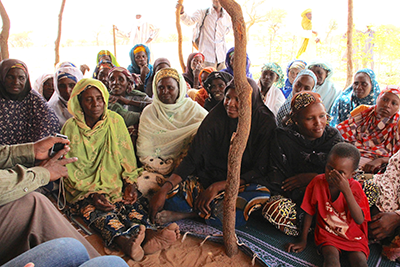 Image shows members of a women's group in Niger working together to address the challenges their community faces.