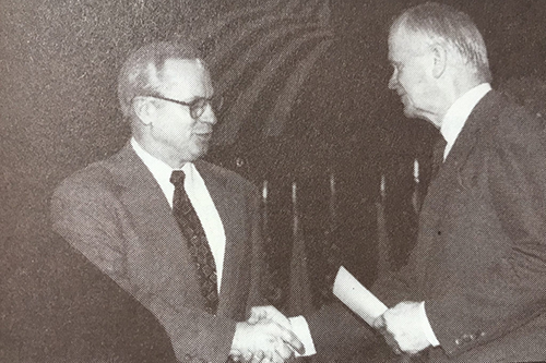 NRECA Executive Vice President and General Manager Bob Bergland, right, introduced his successor Glenn English at NRECA’s Annual Meeting in 1994. [photo: NRECA] 